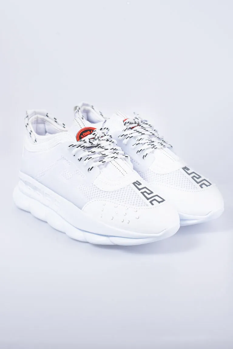 THE FULLY WHITE SNEAKERS
