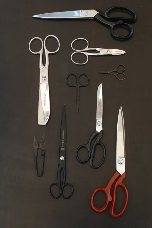 Wide Bow Scissors