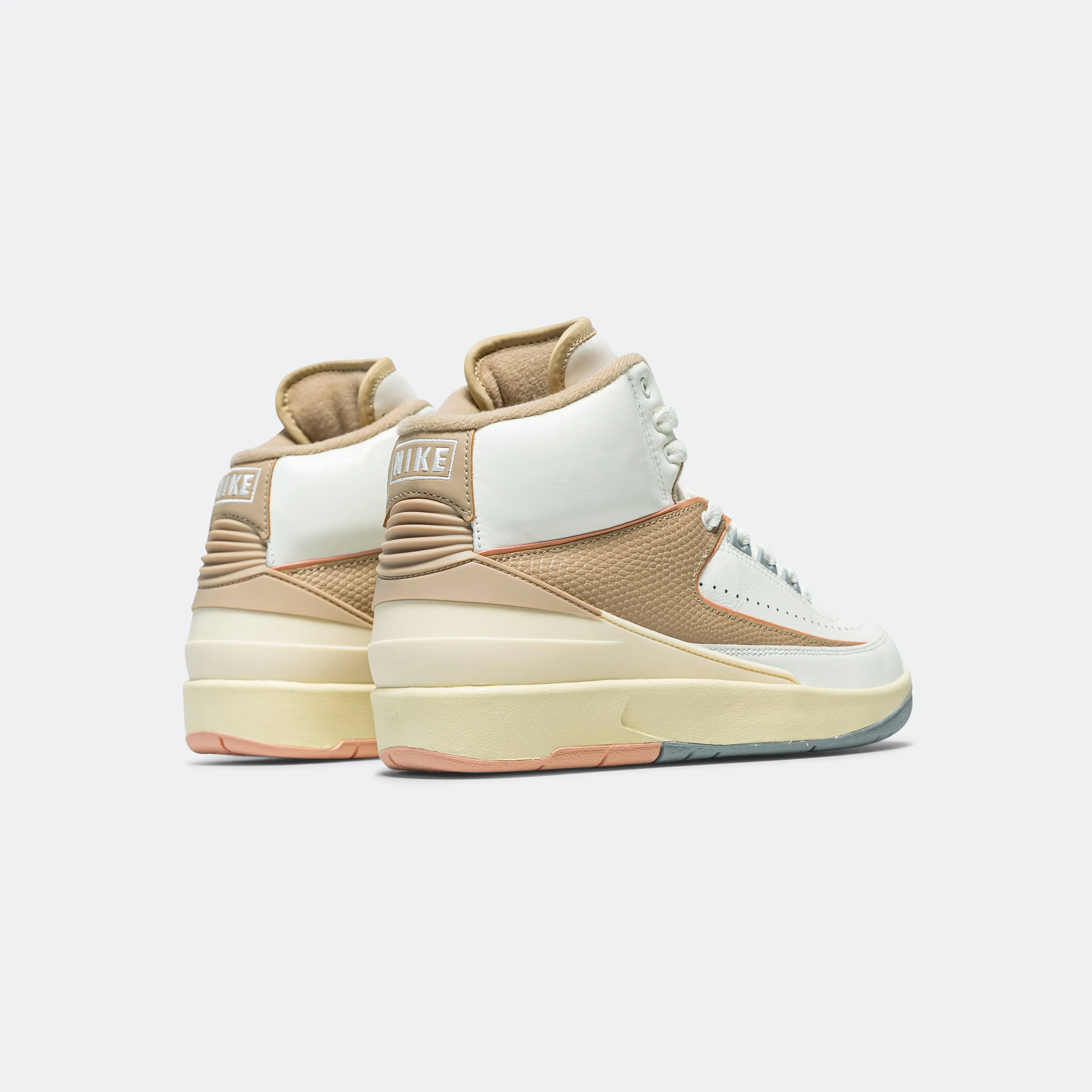 Womens Air Jordan 2 Retro - Sail/Desert-Sunrise Haze-Muslin