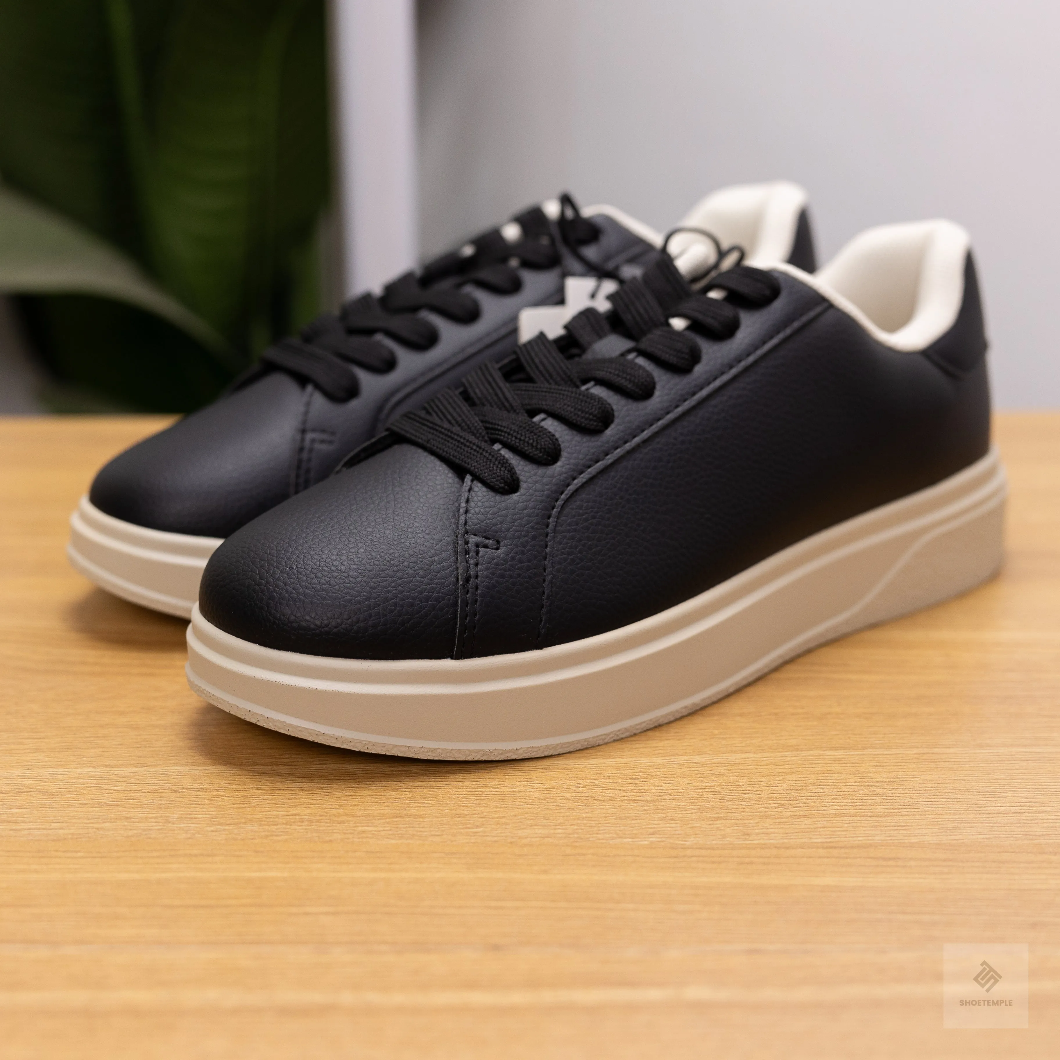 Zara Chunky Sole Sneaker